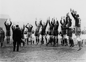The 1930 Australian rugby league team perform their pre-match war cry