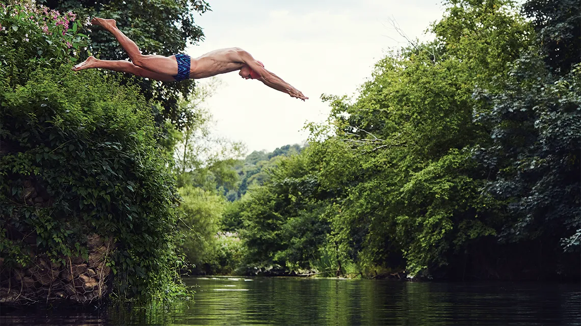 Joe Choong dive into river
